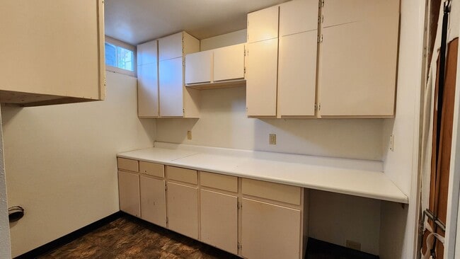Building Photo - Beautiful University Area Home