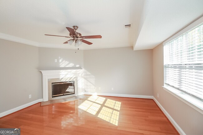 Building Photo - 2190 Surrey Trail