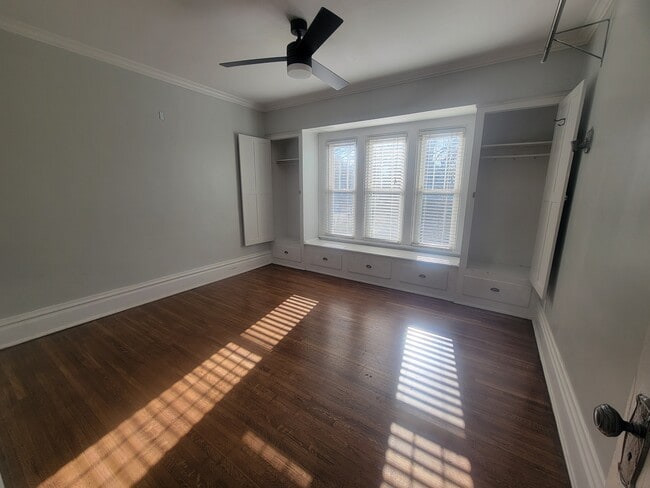 Building Photo - 701 1/2 E Columbus St