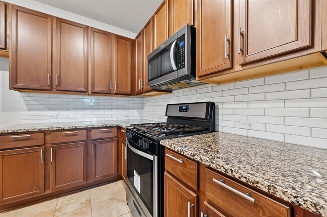 Building Photo - 5907 Osprey Dr