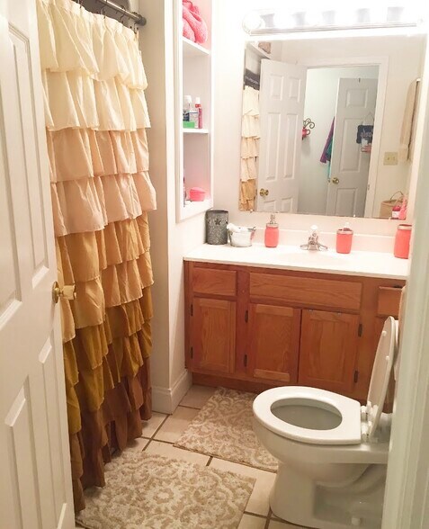 Building Photo - 1618 1st Ave