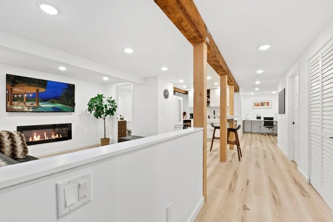 Building Photo - 6bd/3.25ba Seattle House
