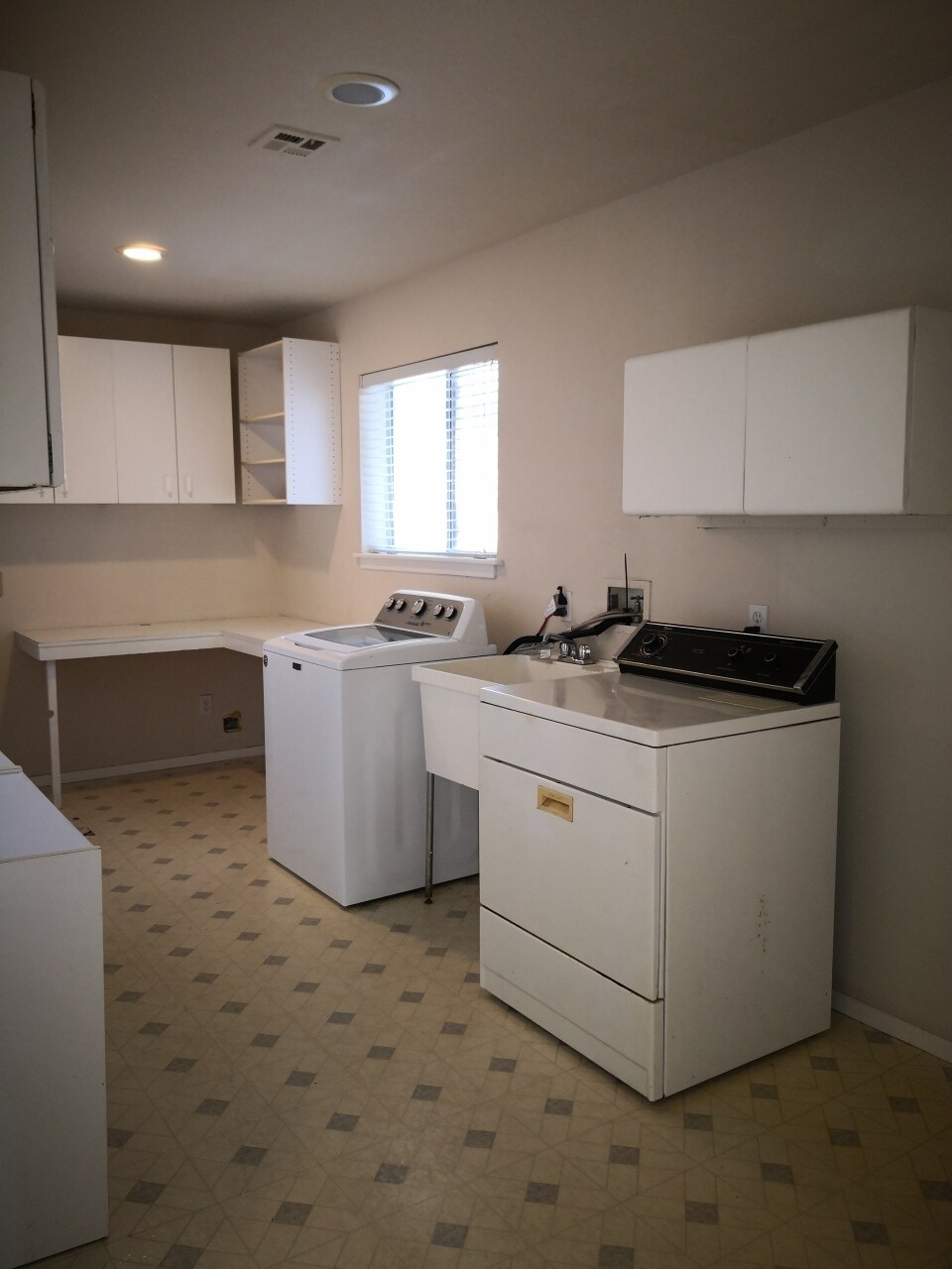 Building Photo - 399 Jaycee Dr