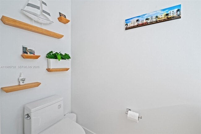 Building Photo - 700 NE 24th St