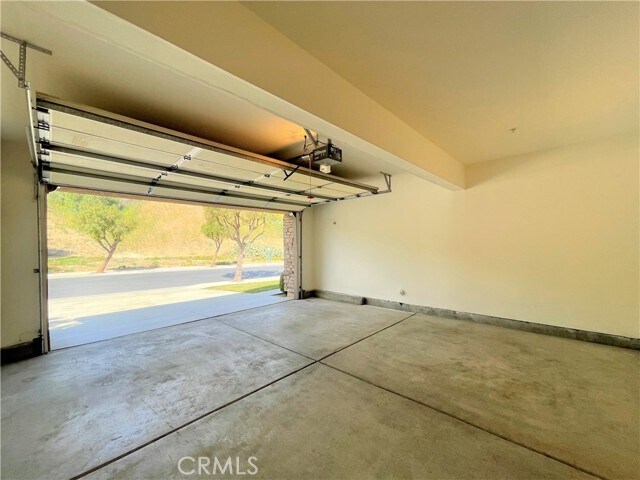 Building Photo - 4864 Highview St