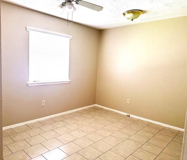 Building Photo - 4531 Burkegate Dr