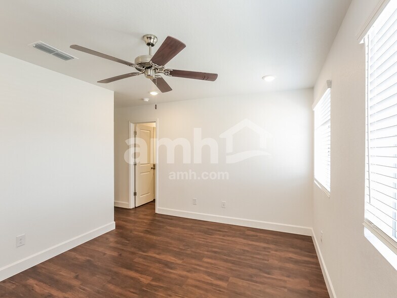 Building Photo - 8863 N 171st Dr
