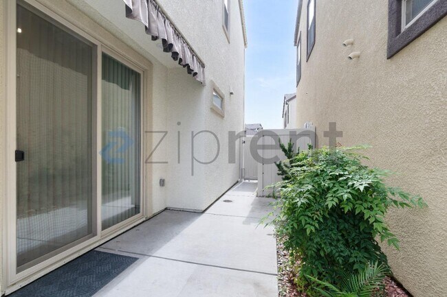 Building Photo - 9287 Mystic Lake Alley