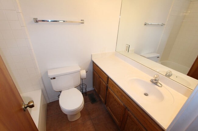 Building Photo - MOVE IN READY! Charming 2-Bedroom Townhome...