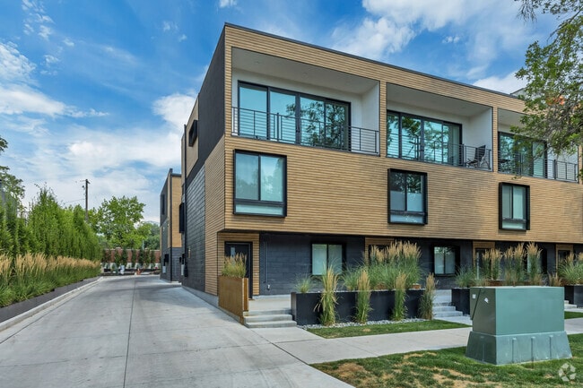 Building Photo - 833 S 800 E