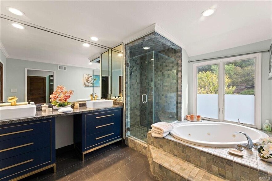 Building Photo - 4007 Alta Mesa Dr