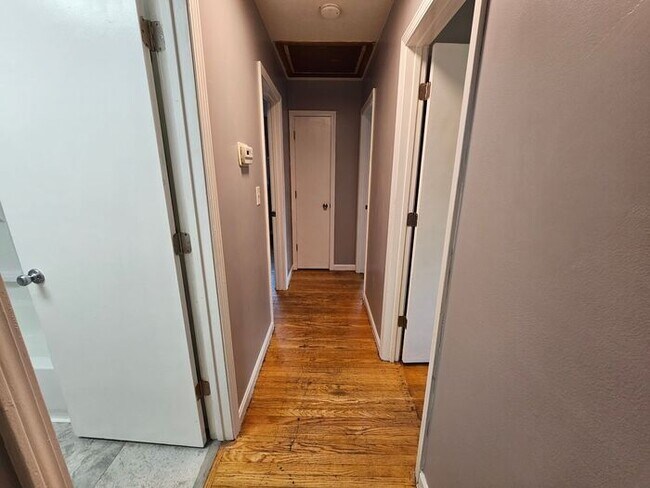 Building Photo - Spacious 3 Bedroom, 1.5 Bath House with Detached Garage