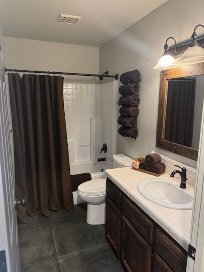 Building Photo - Country Style Living in this Charming Home in Anderson