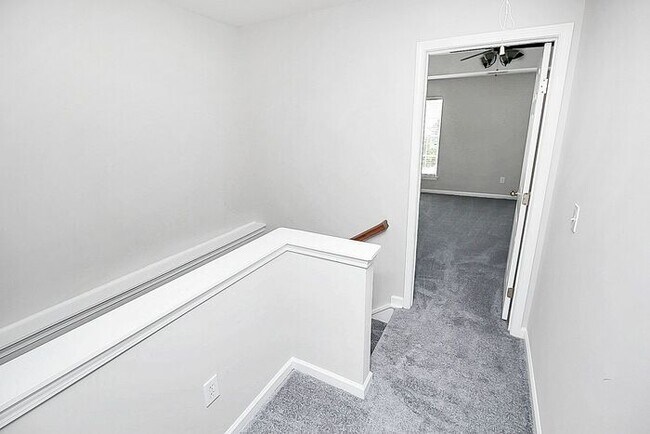 Building Photo - 2BD/2.5BA End Unit Townhome in Blakeney Greens!