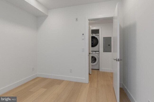 Building Photo - 2007 Cambridge St