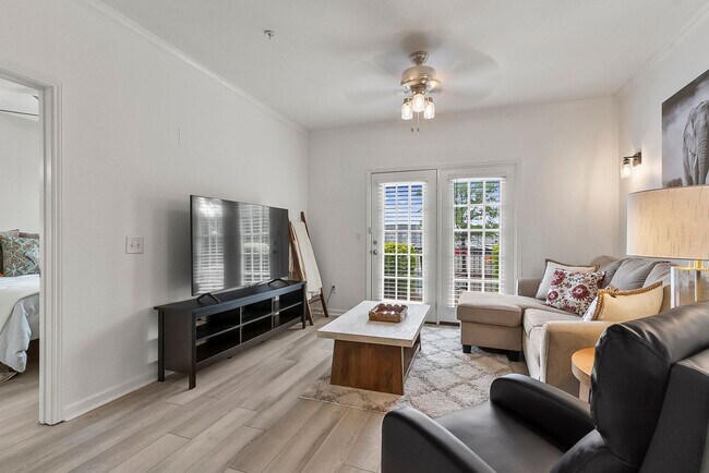 Building Photo - Midtown Village 2 Bed 2 Bath Condo! Available June 1st!