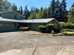 Building Photo - Rare Five Bedroom On Quiet Cul-de-Sac