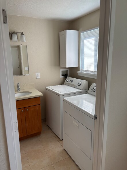 Building Photo - 1626 Kent Des Moines Rd