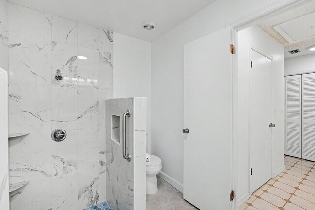 Building Photo - Recently Renovated 4-Bedroom + Den Pool Home in Temple Terrace