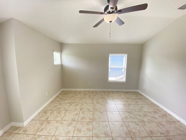 Building Photo - 6610 S Goldenrod Rd
