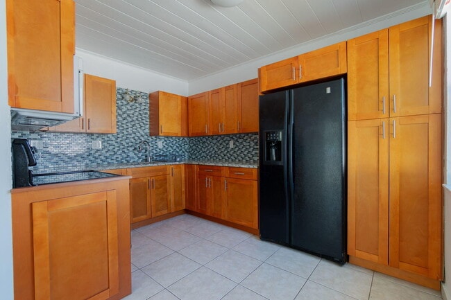 Building Photo - 214 NE 11th St