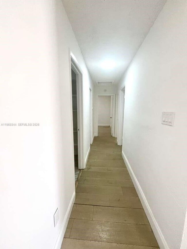 Building Photo - 4924 SW 44th Ave