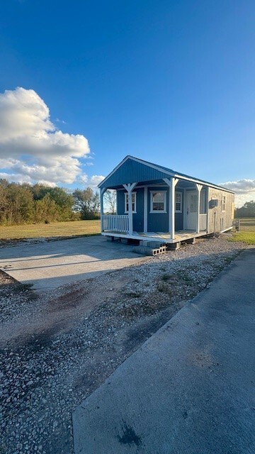 Building Photo - 3300 County Rd 190