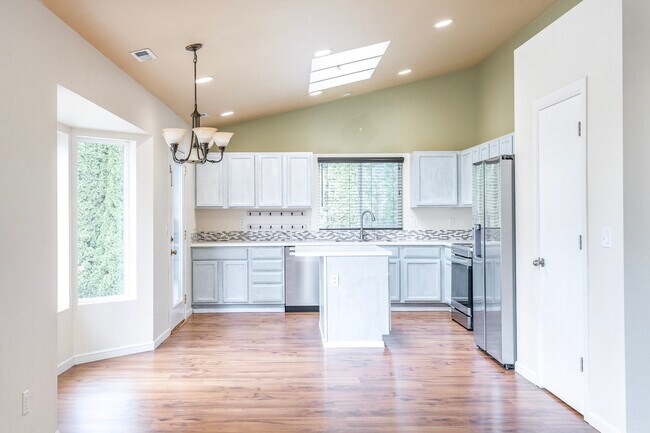 Building Photo - 14950 Prairie Vista Loop SE