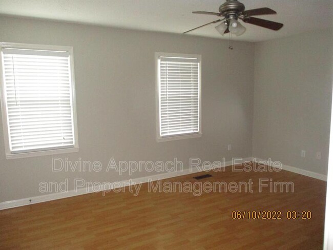 Building Photo - 830 Jamestown Manor Park