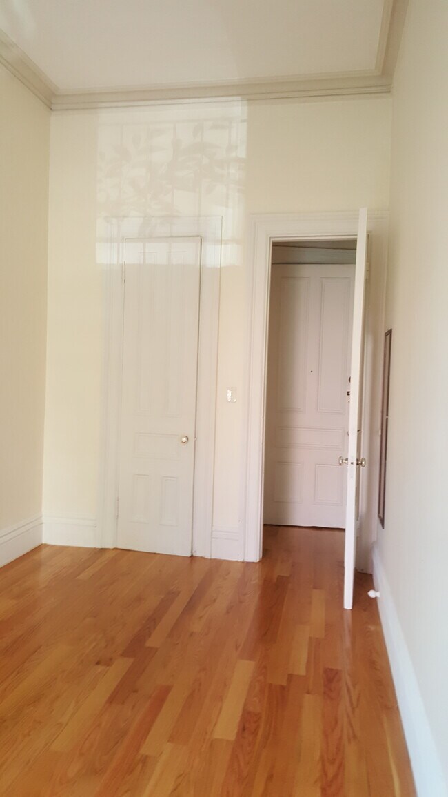 Building Photo - 148 Marlborough St