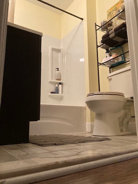 Building Photo - 323 S 46th St