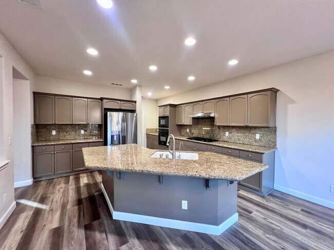 Building Photo - $2,895 Barstow & De Wolf, 4 Bedroom House - Dennis Ave. Clovis / Energy Efficient Smart Home