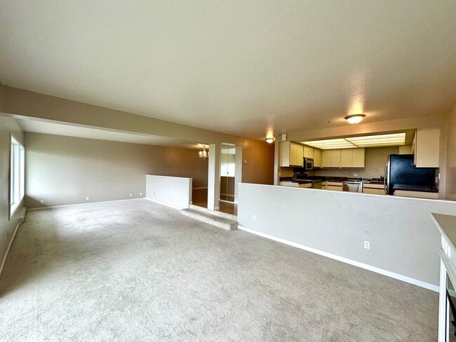 Building Photo - 600 S State St