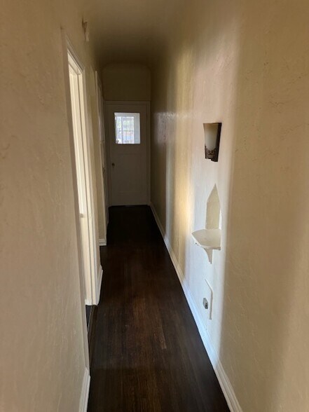 hallway - 2203 S Harcourt Ave