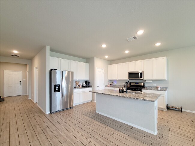 Building Photo - 24811 Crimson Pine Dr