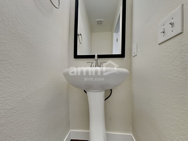 Building Photo - 8624 Dodds Canyon St