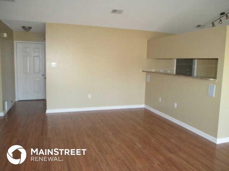 Building Photo - 1688 Sarah Ann Dr W