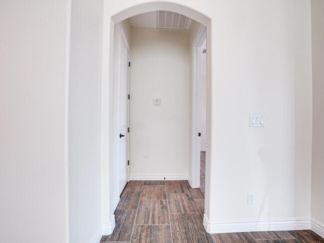 Building Photo - 392 Frodsham St