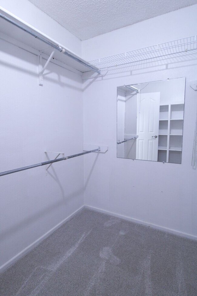 Building Photo - 13018 Heimer Rd