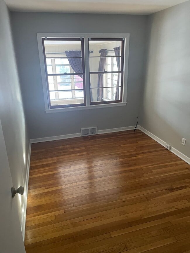 Building Photo - Charming Custom Home in Miller Beach!