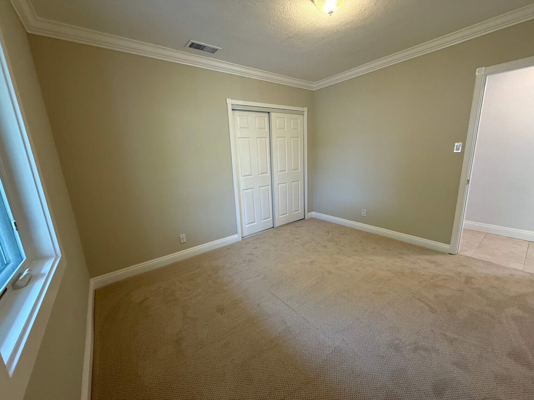 Building Photo - 3149 Rogers Ave