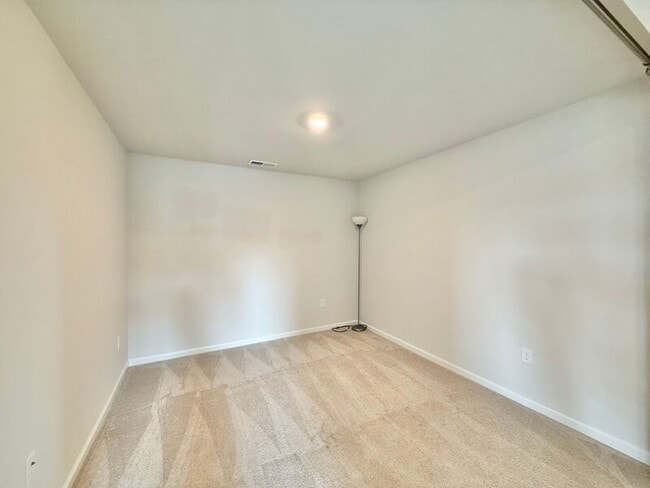 Building Photo - 5003 Tura St
