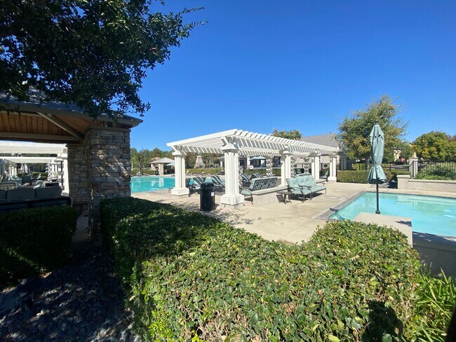 Building Photo - 14601 Serenade Dr