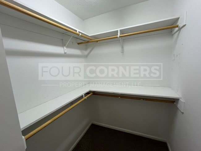 Building Photo - Beautful 2 Bedroom 2.5 Bath Townhouse