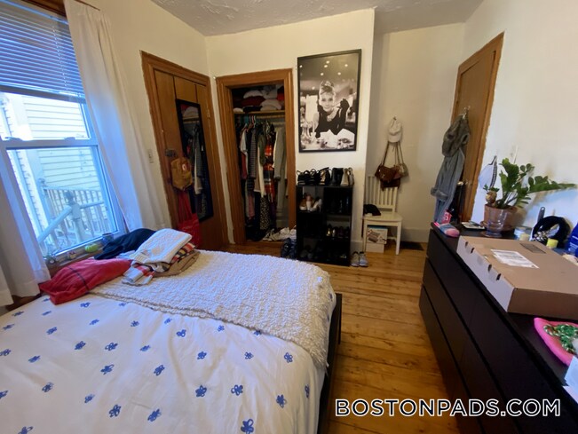 Building Photo - 42 Jay St