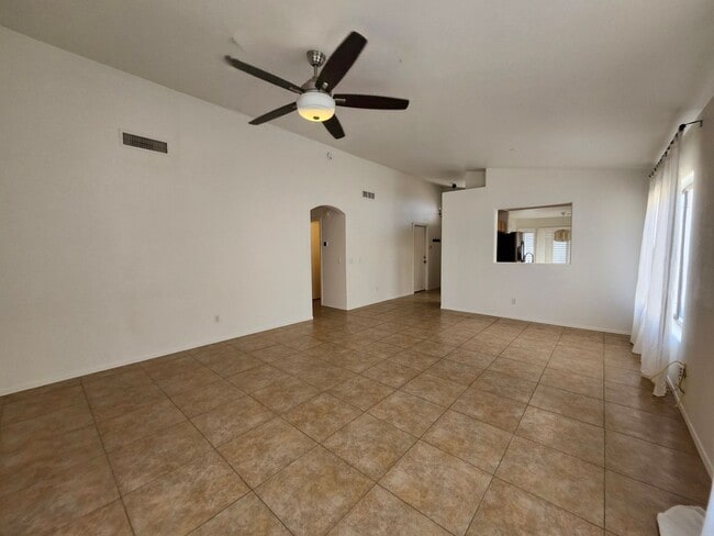 Building Photo - Beautiful Mountain Views! 3bedrom 2 bath