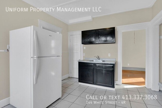 Building Photo - 144 White St