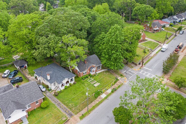 Building Photo - 3 Bedroom 2 Bath Brick Bungalow