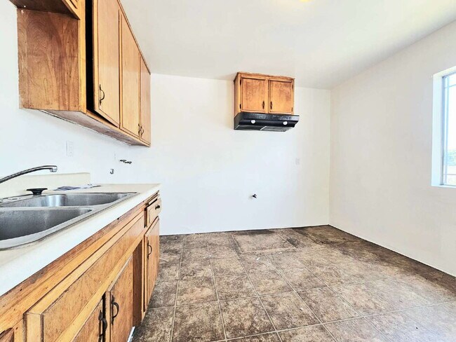 Building Photo - Welcome home to this charming and affordab...