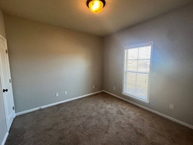 Building Photo - Fountain Crest Subdivision!